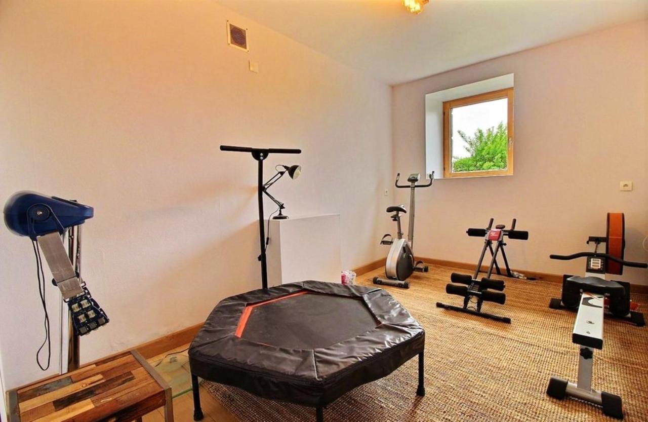 Maison Spacieuse A Plougonven Avec Jacuzzi Et Jardin Exterior foto